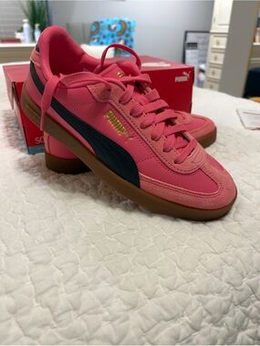 *NEW IN BOX* Puma Club II Era - Pink and Black Women's Platform Sneaker